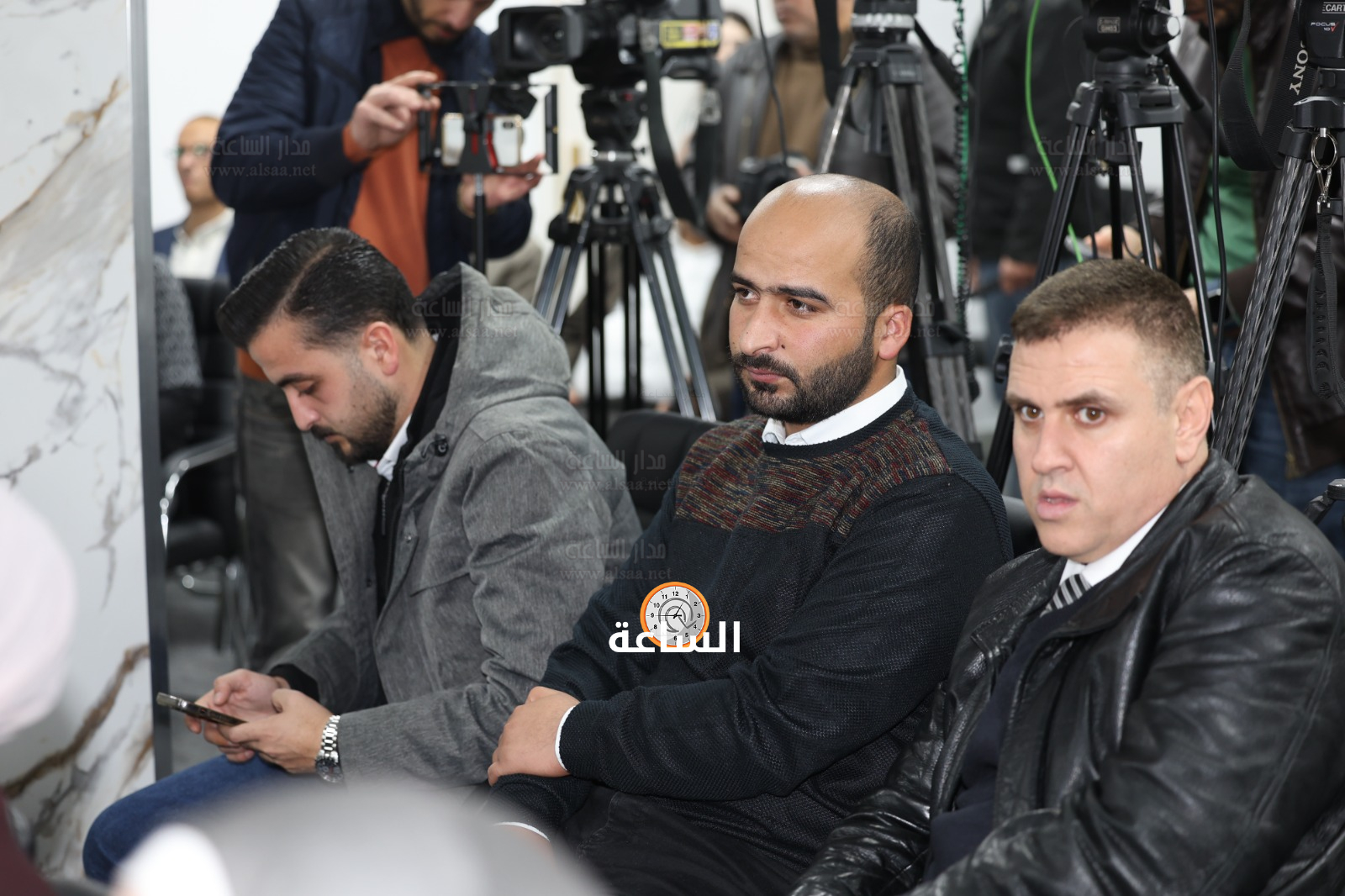 Madar Al-Saa Images 0.825842823225344