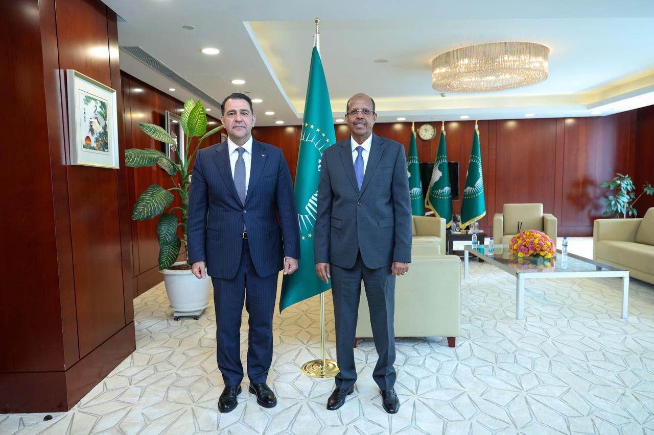 السفير أمجد المومني يقدم أوراقه إلى رئيس مفوّضيّة الاتحاد الأفريقي