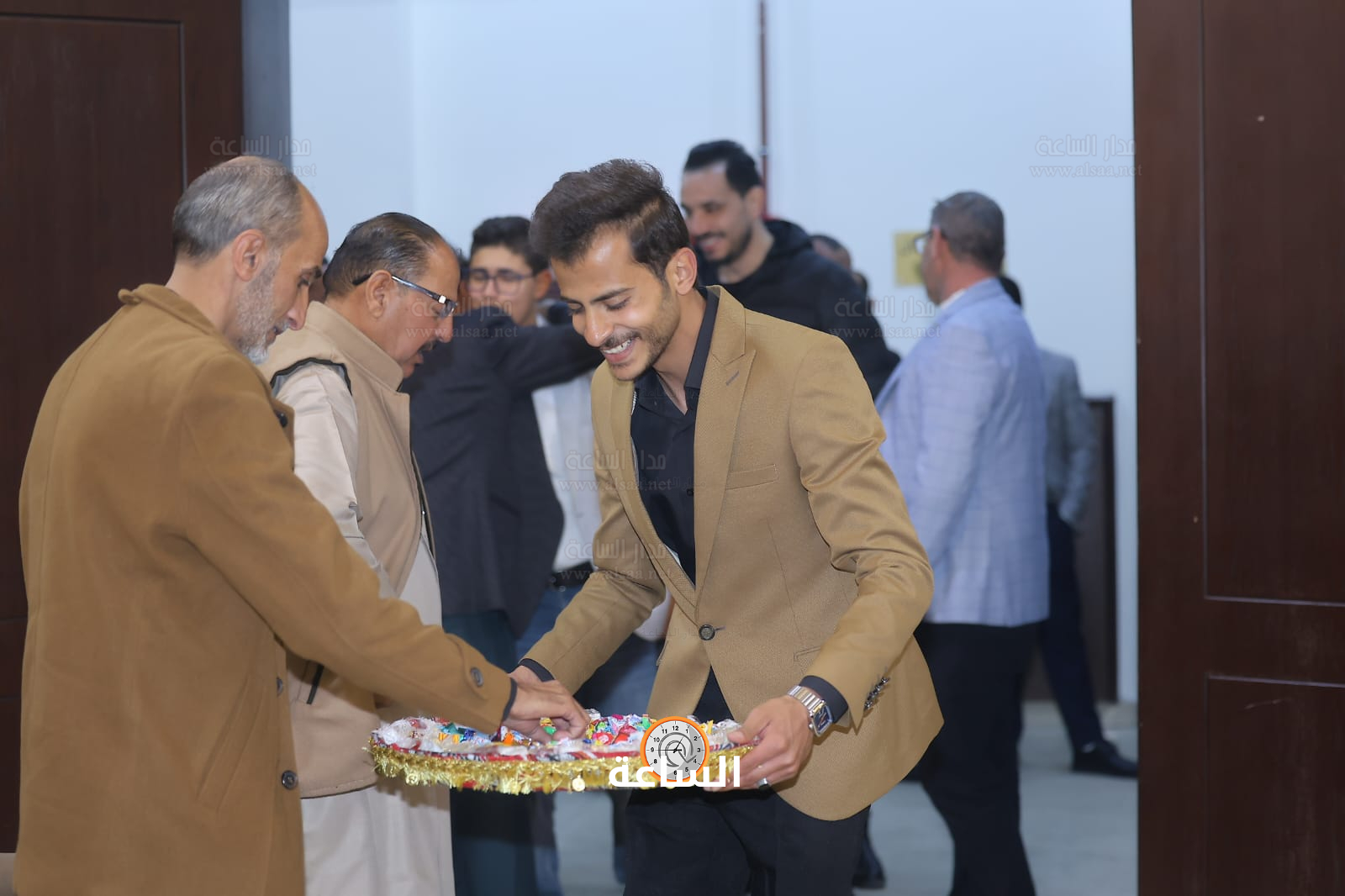 Madar Al-Saa Images 0.7423952732227005