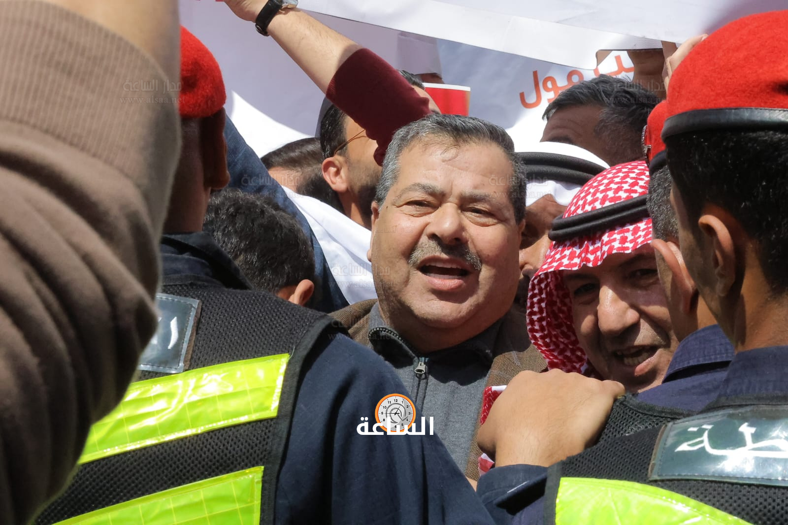 Madar Al-Saa Images 0.1858469431346732