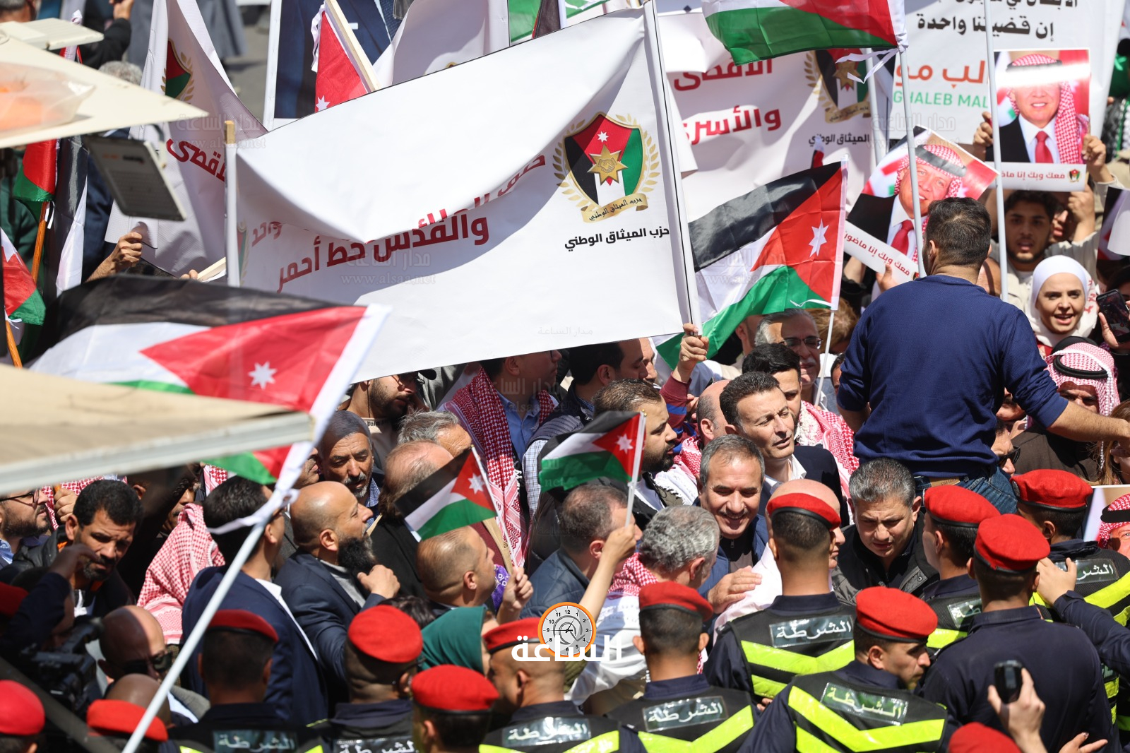 Madar Al-Saa Images 0.19261057591664643