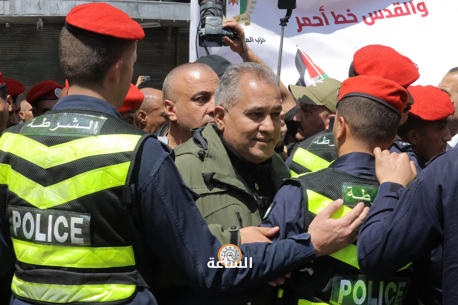 Madar Al-Saa Images 0.36582342466675344