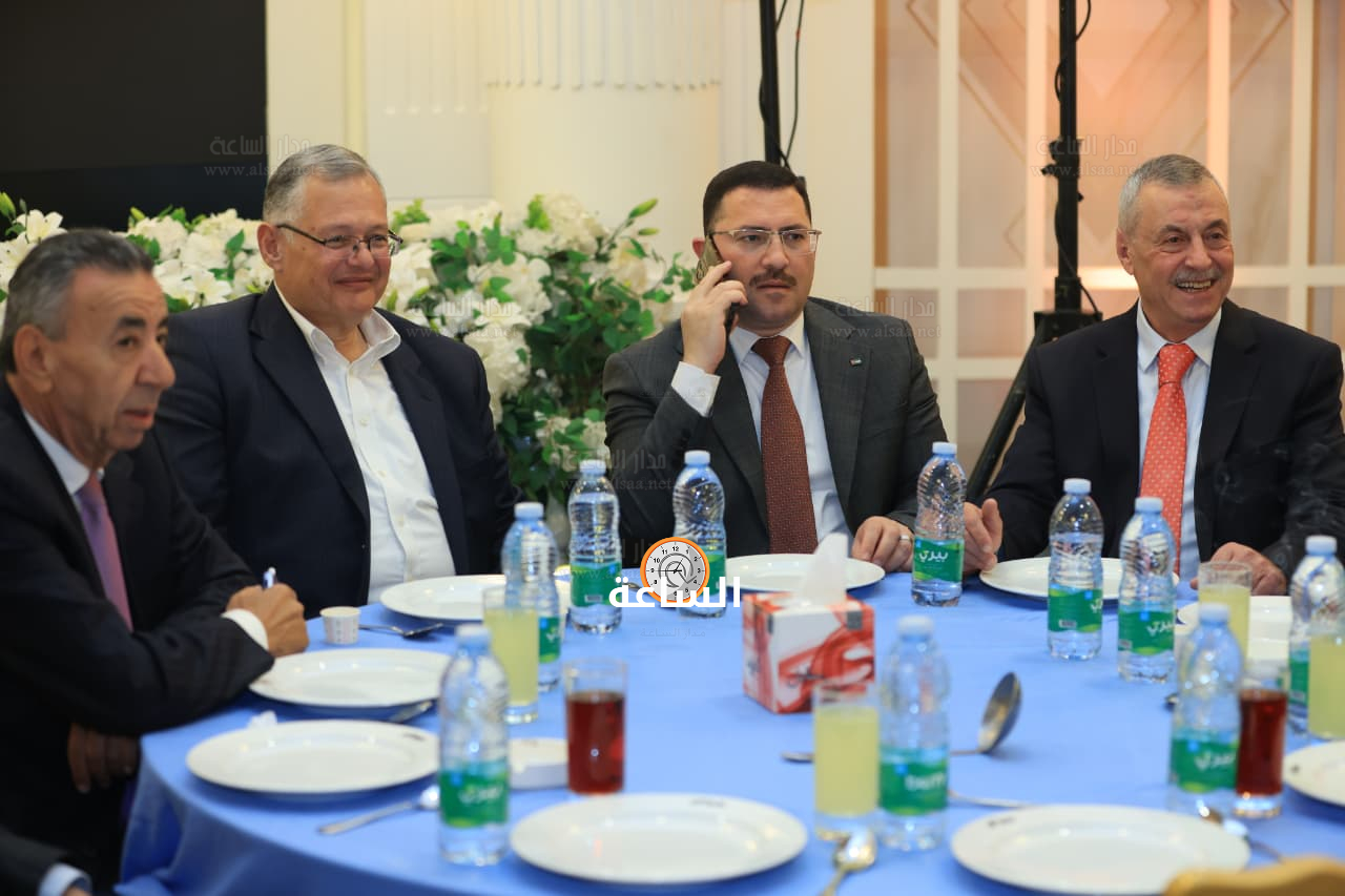 Madar Al-Saa Images 0.37689544217969095