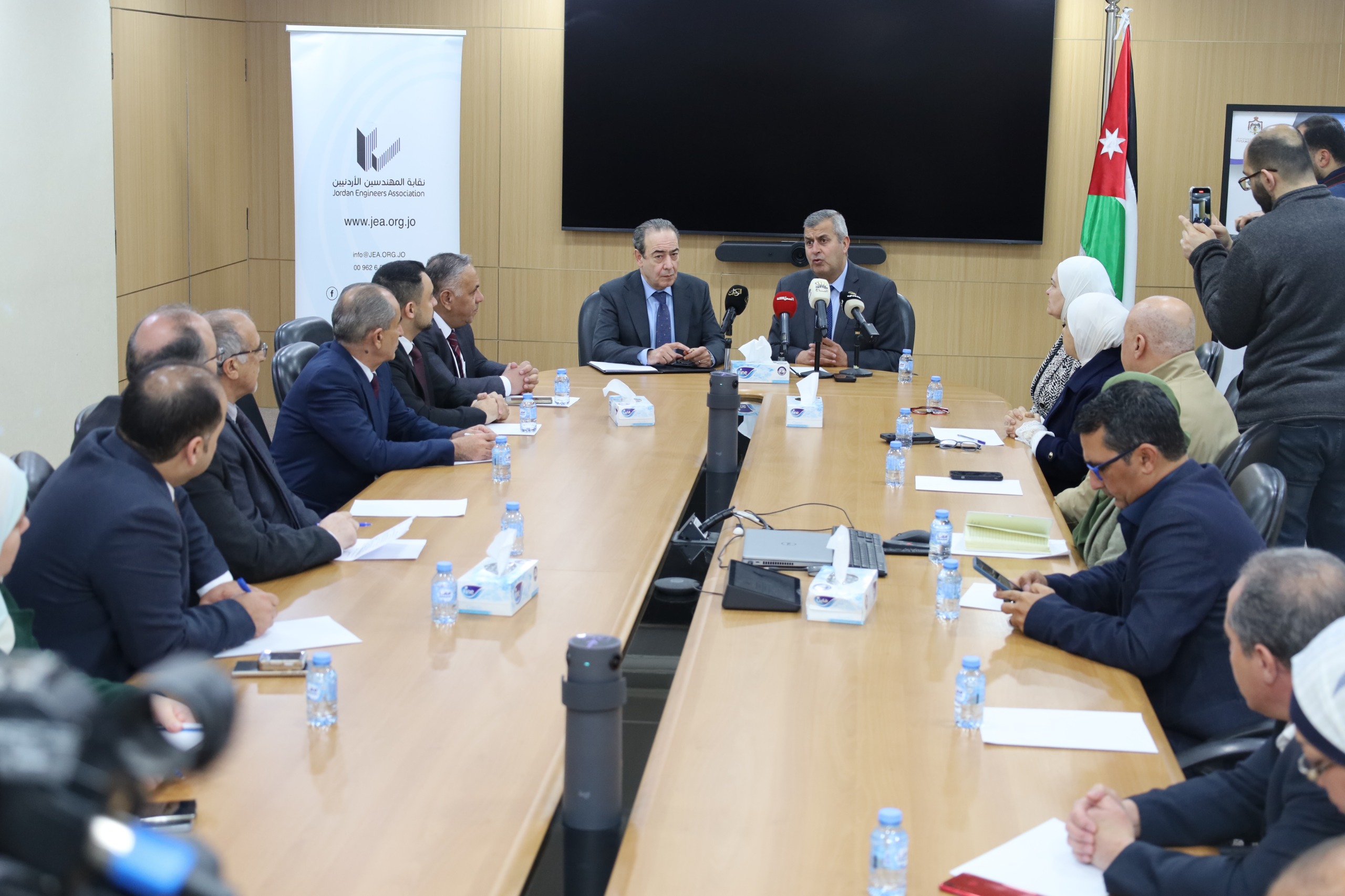 Madar Al-Saa Images 0.8619079312819329