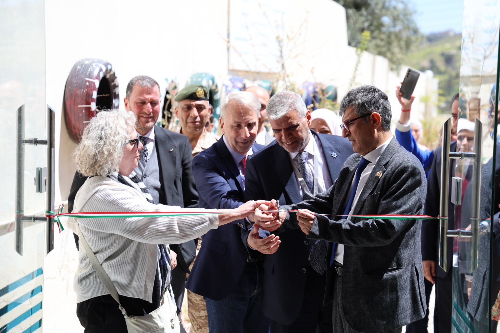 Madar Al-Saa Images 0.7651366490308471