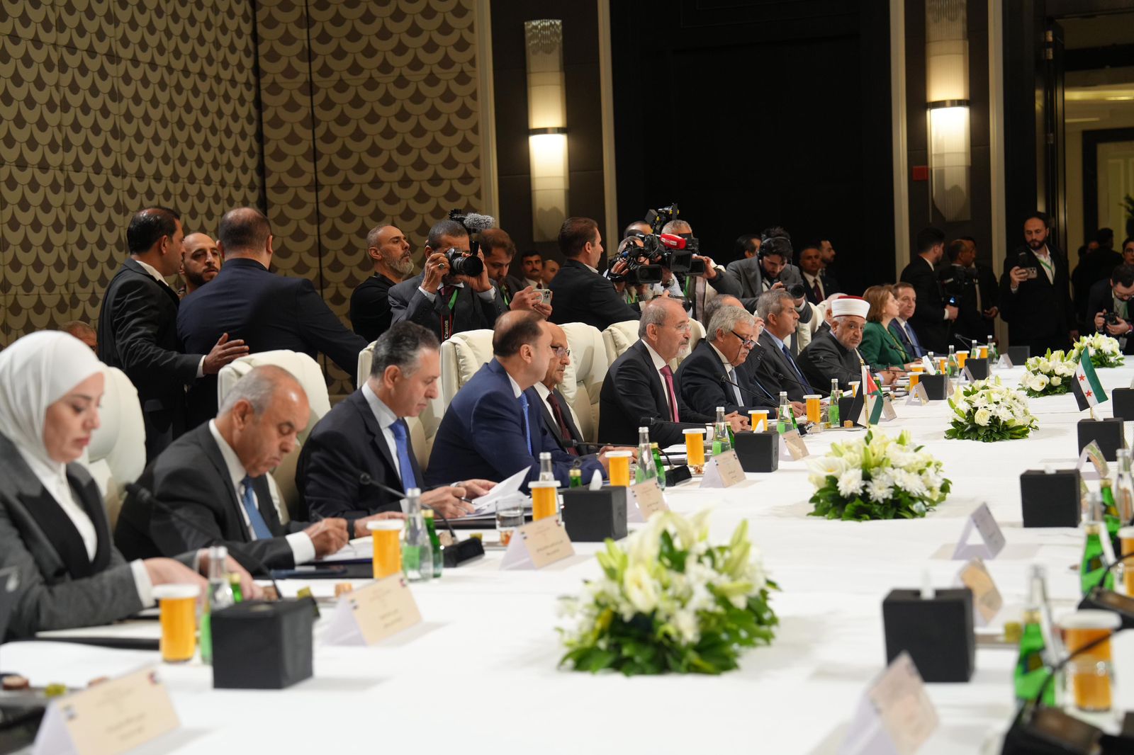 Madar Al-Saa Images 0.5886587521797979