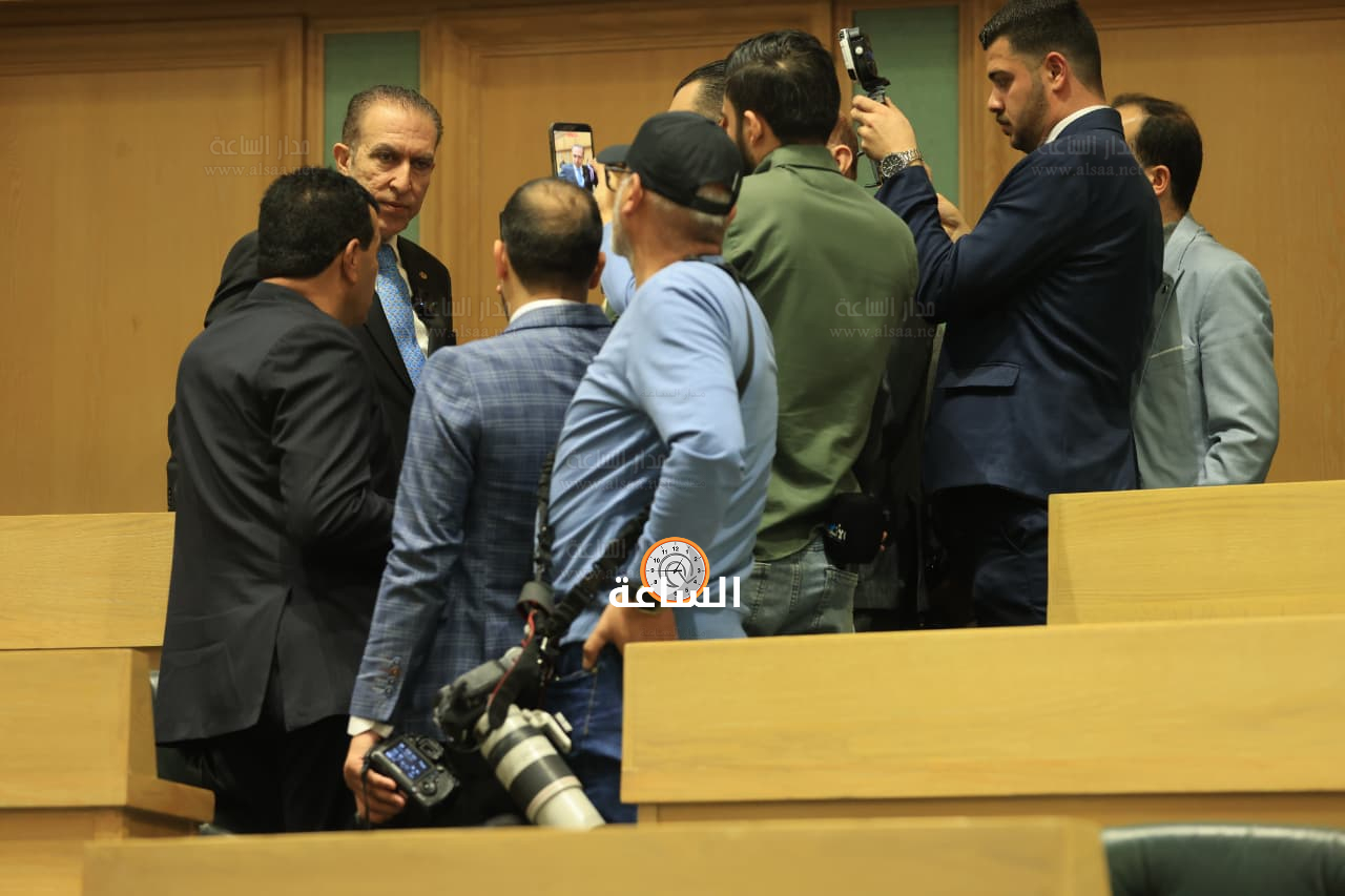 Madar Al-Saa Images 0.004106843421393447