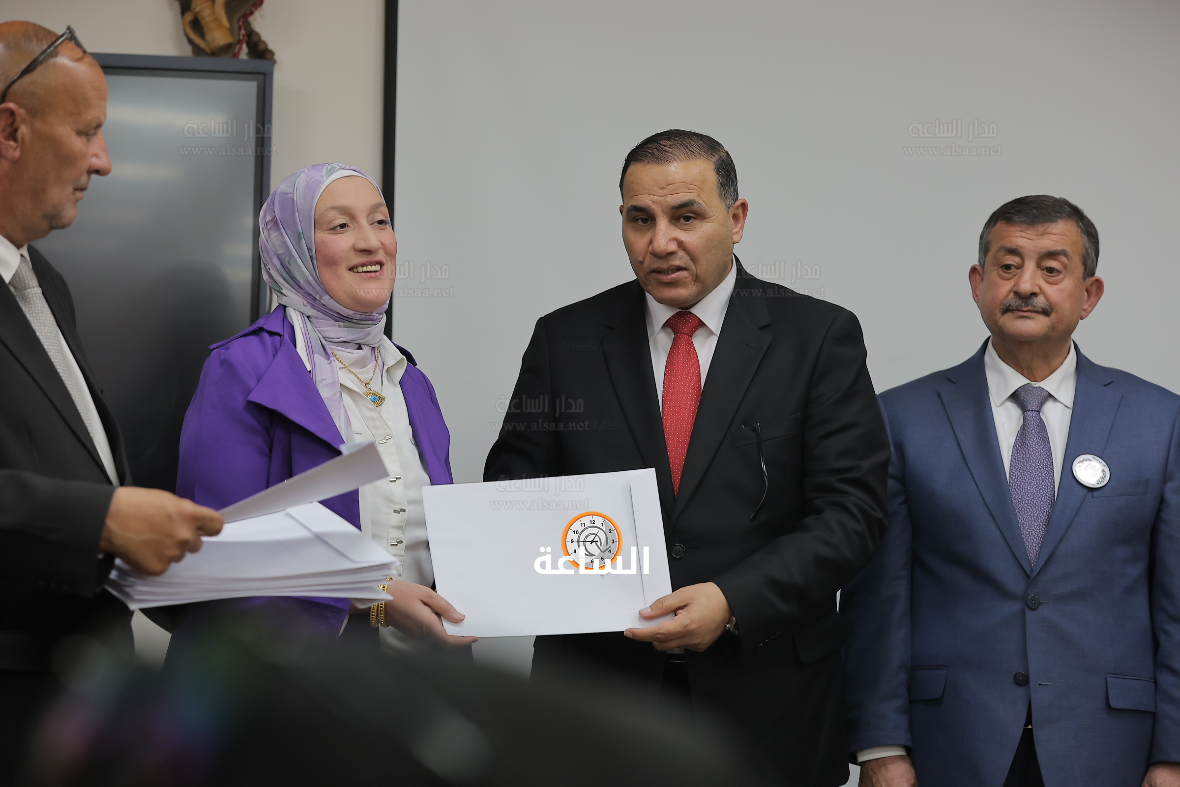 Madar Al-Saa Images 0.5000490619926944