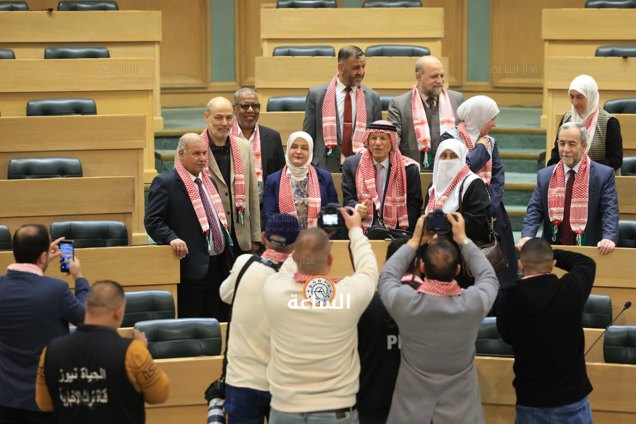 Madar Al-Saa Images 0.33481517845912223