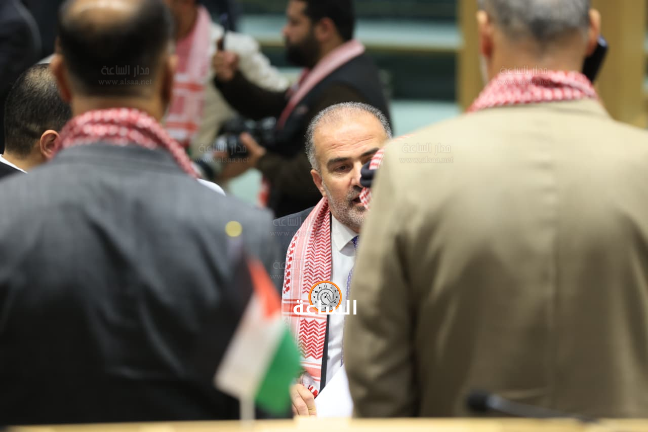 Madar Al-Saa Images 0.16279351984756418