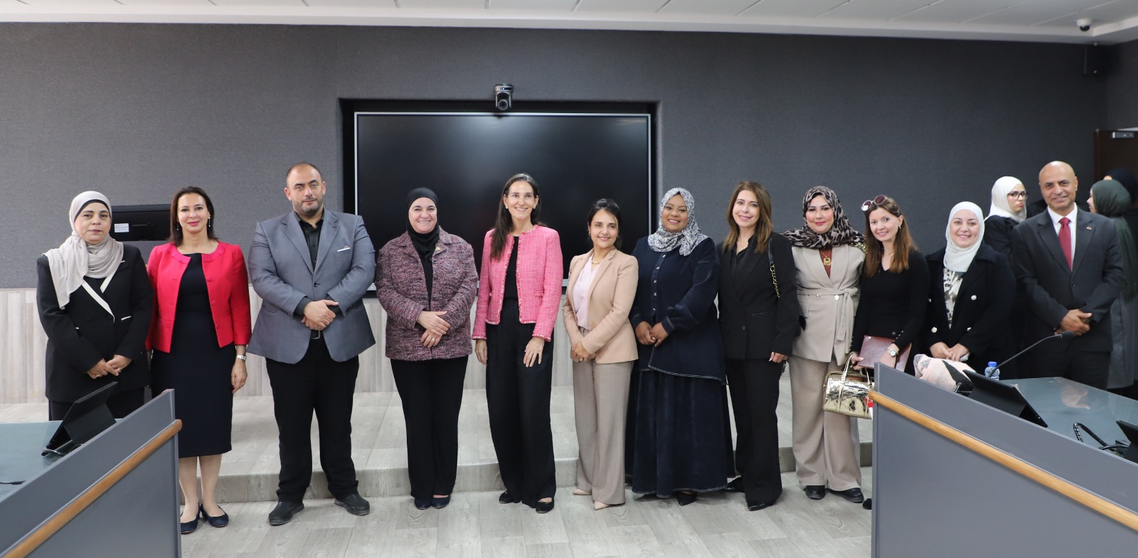 Madar Al-Saa Images 0.07008611403603837