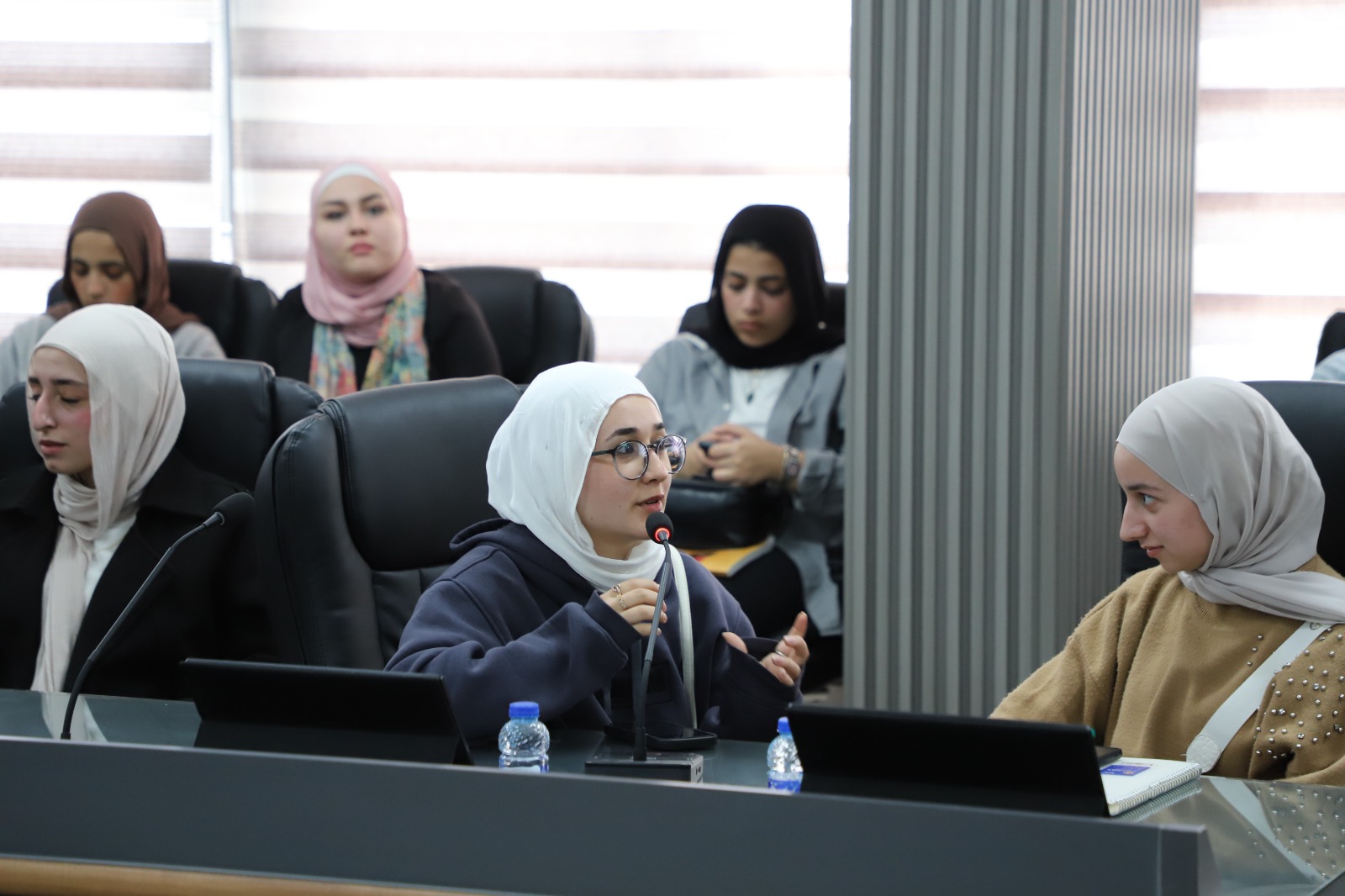 Madar Al-Saa Images 0.7103256337477111