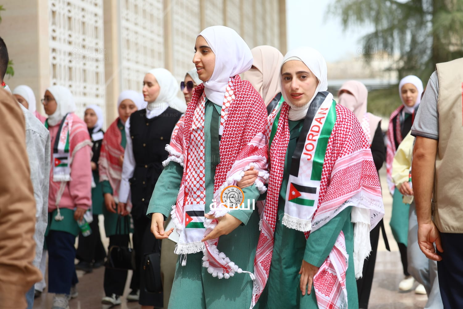 Madar Al-Saa Images 0.7592758814810704