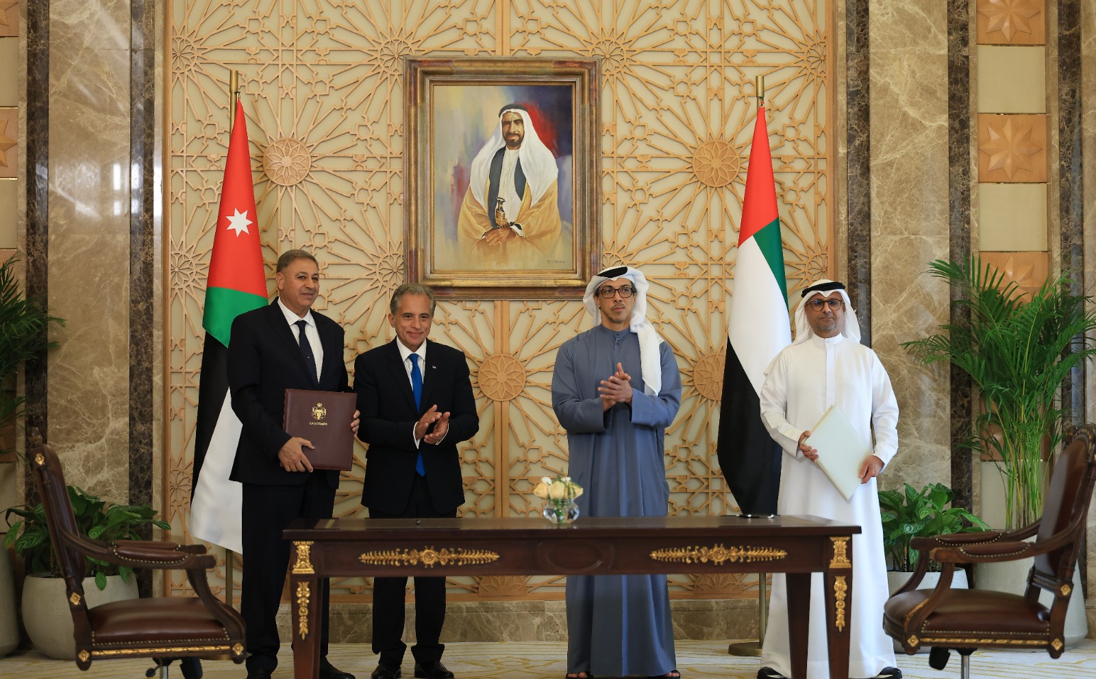 Madar Al-Saa Images 0.47068797586771005