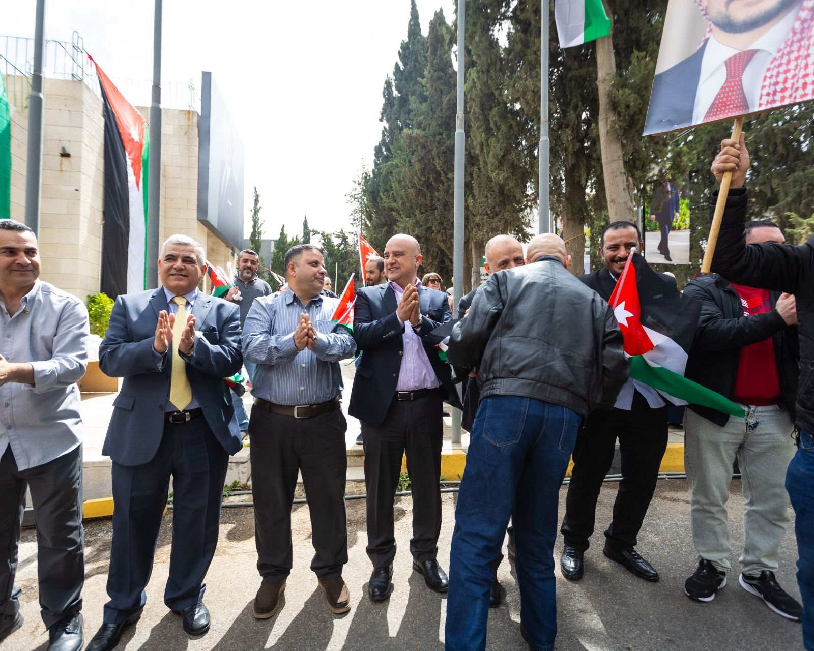 Madar Al-Saa Images 0.30900620615117547