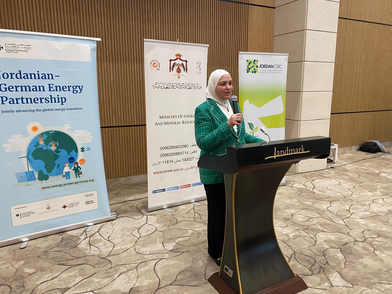 Madar Al-Saa Images 0.8785043083728009