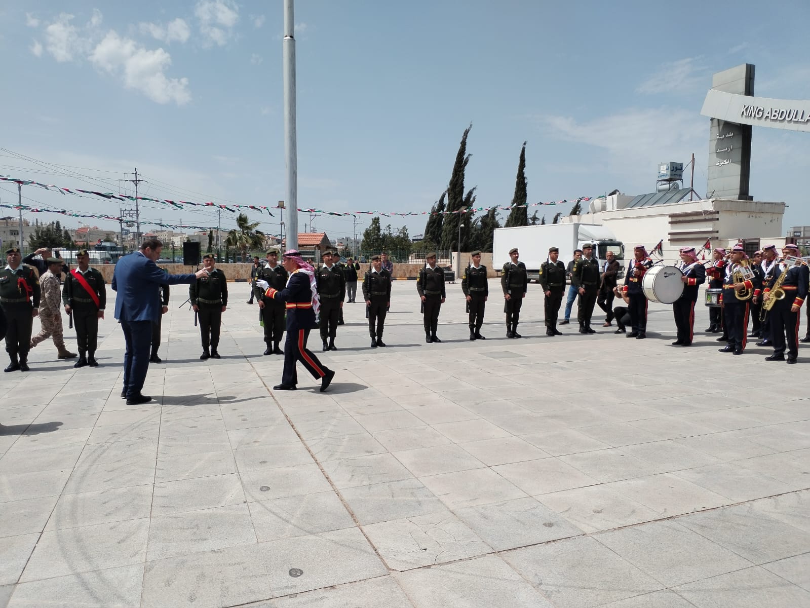 Madar Al-Saa Images 0.0016826426305982523