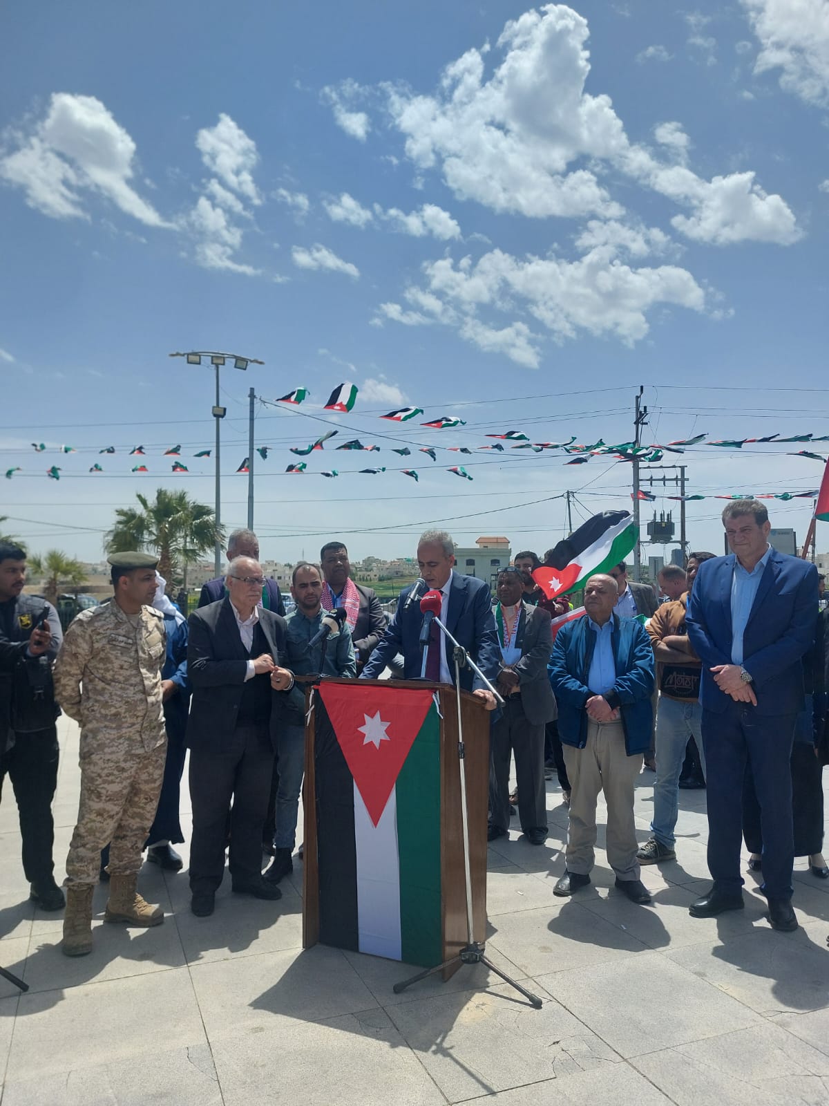 Madar Al-Saa Images 0.563108860804238