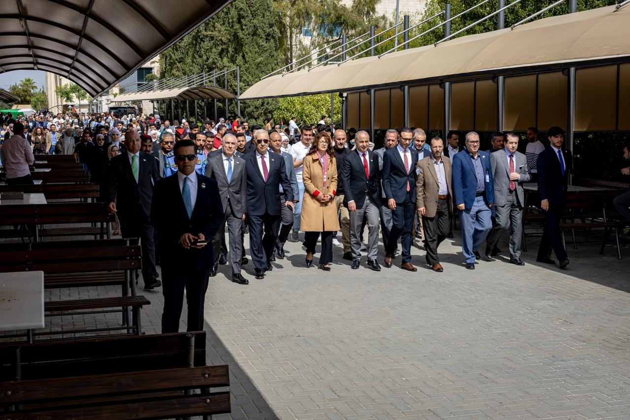 Madar Al-Saa Images 0.44393545227180986