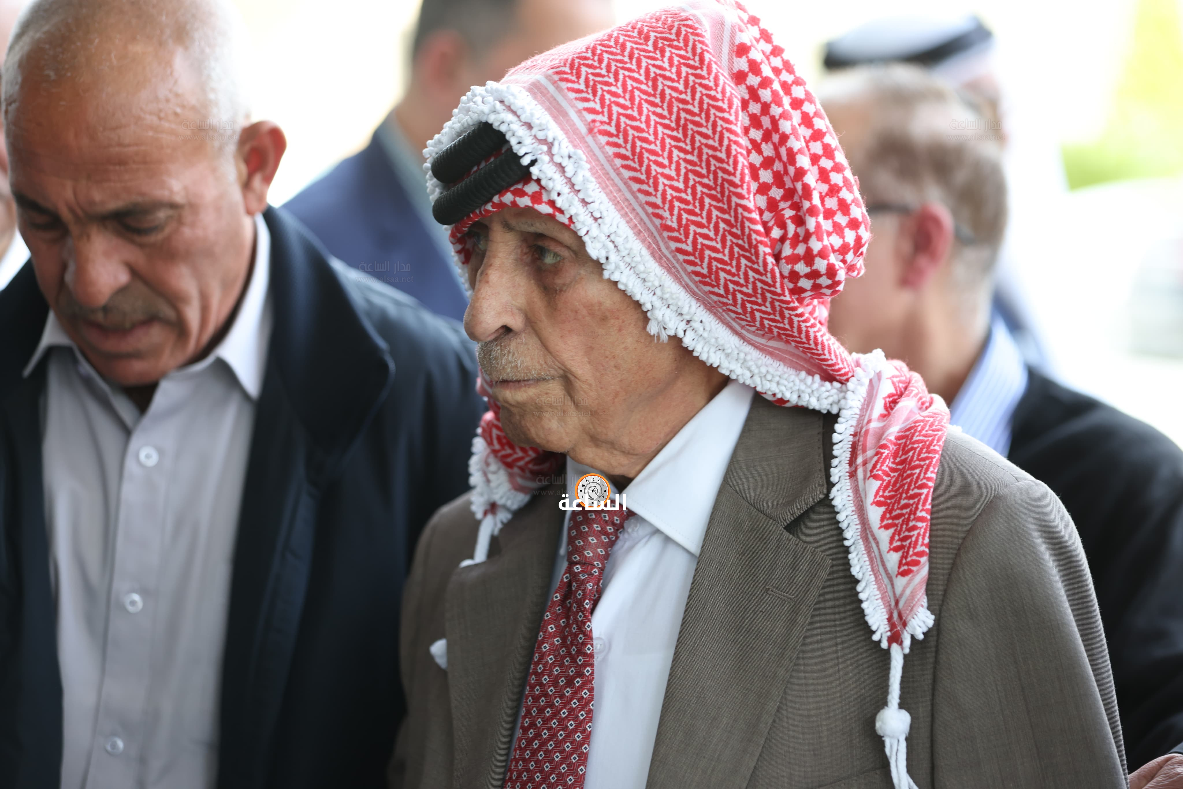 Madar Al-Saa Images 0.4234113410661562