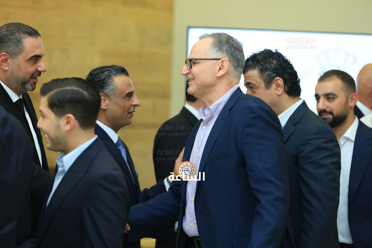 Madar Al-Saa Images 0.4999148618833642