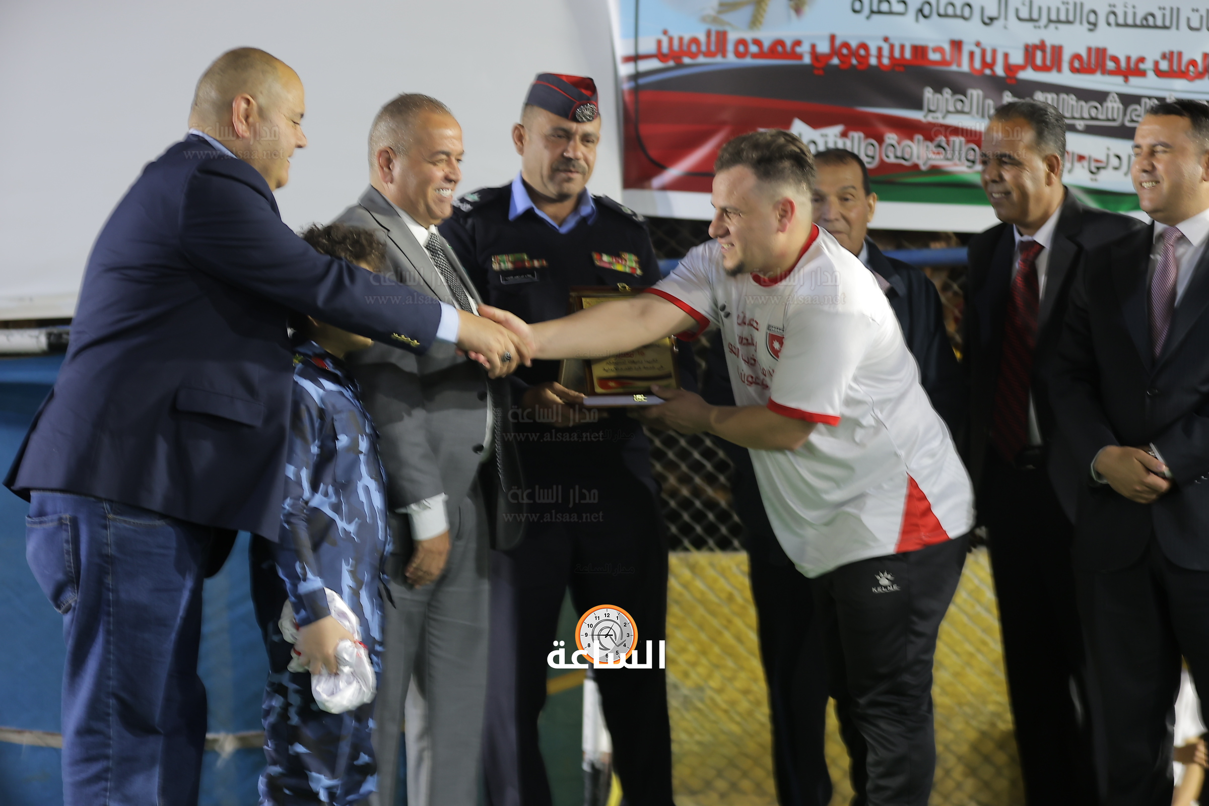 Madar Al-Saa Images 0.4995969538956804