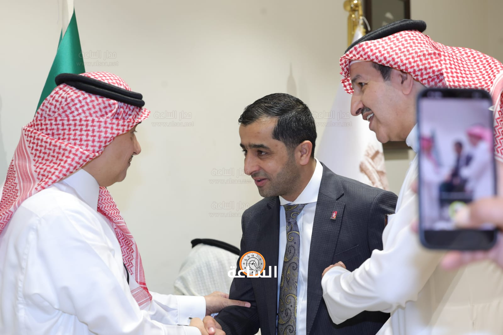 Madar Al-Saa Images 0.18427914213657015