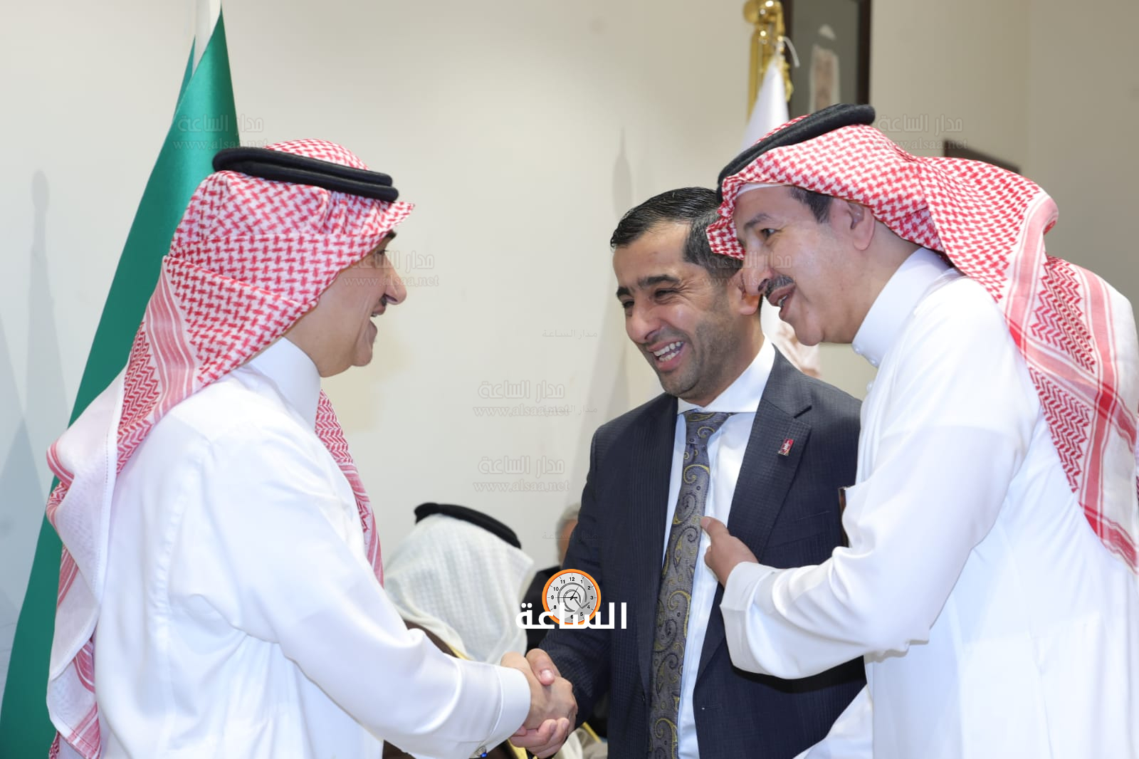 Madar Al-Saa Images 0.9750413847870552