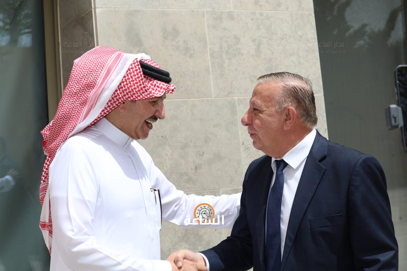 Madar Al-Saa Images 0.43224983790283356