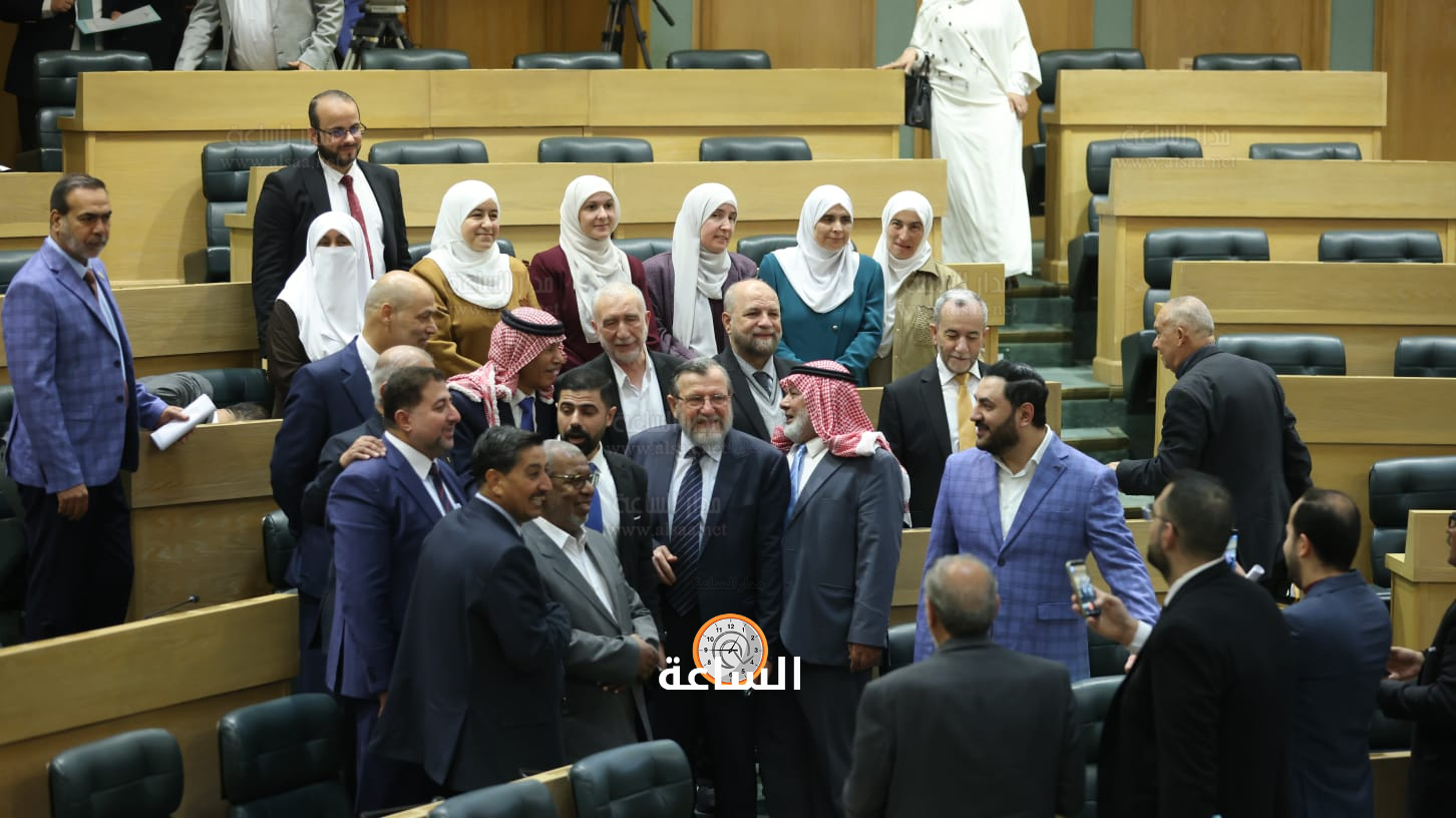 Madar Al-Saa Images 0.9892905378766623