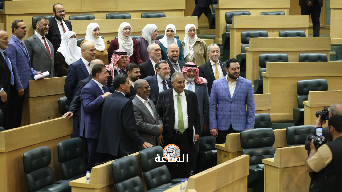 Madar Al-Saa Images 0.2190788520392586