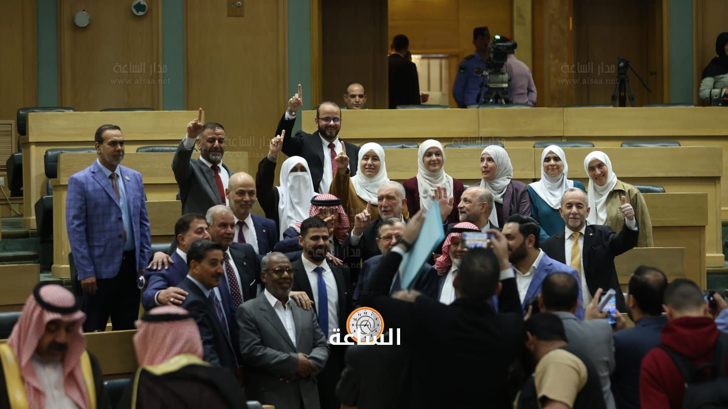 Madar Al-Saa Images 0.5633748710373291