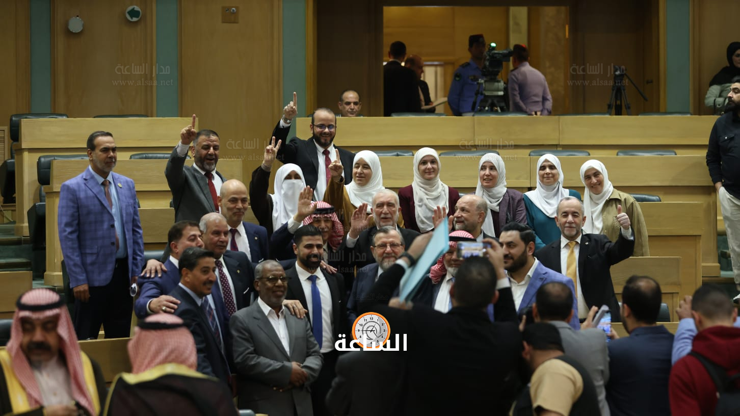 Madar Al-Saa Images 0.0034355071537985893