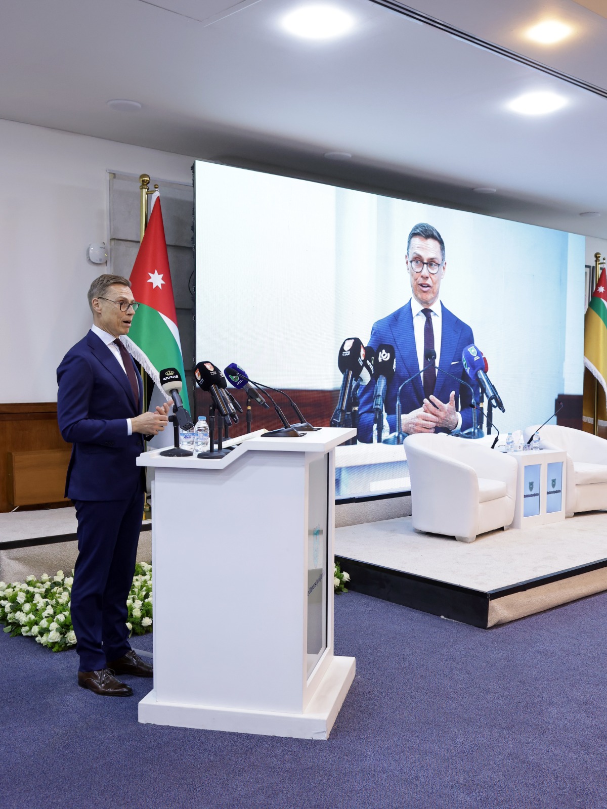 Madar Al-Saa Images 0.45342700142040593