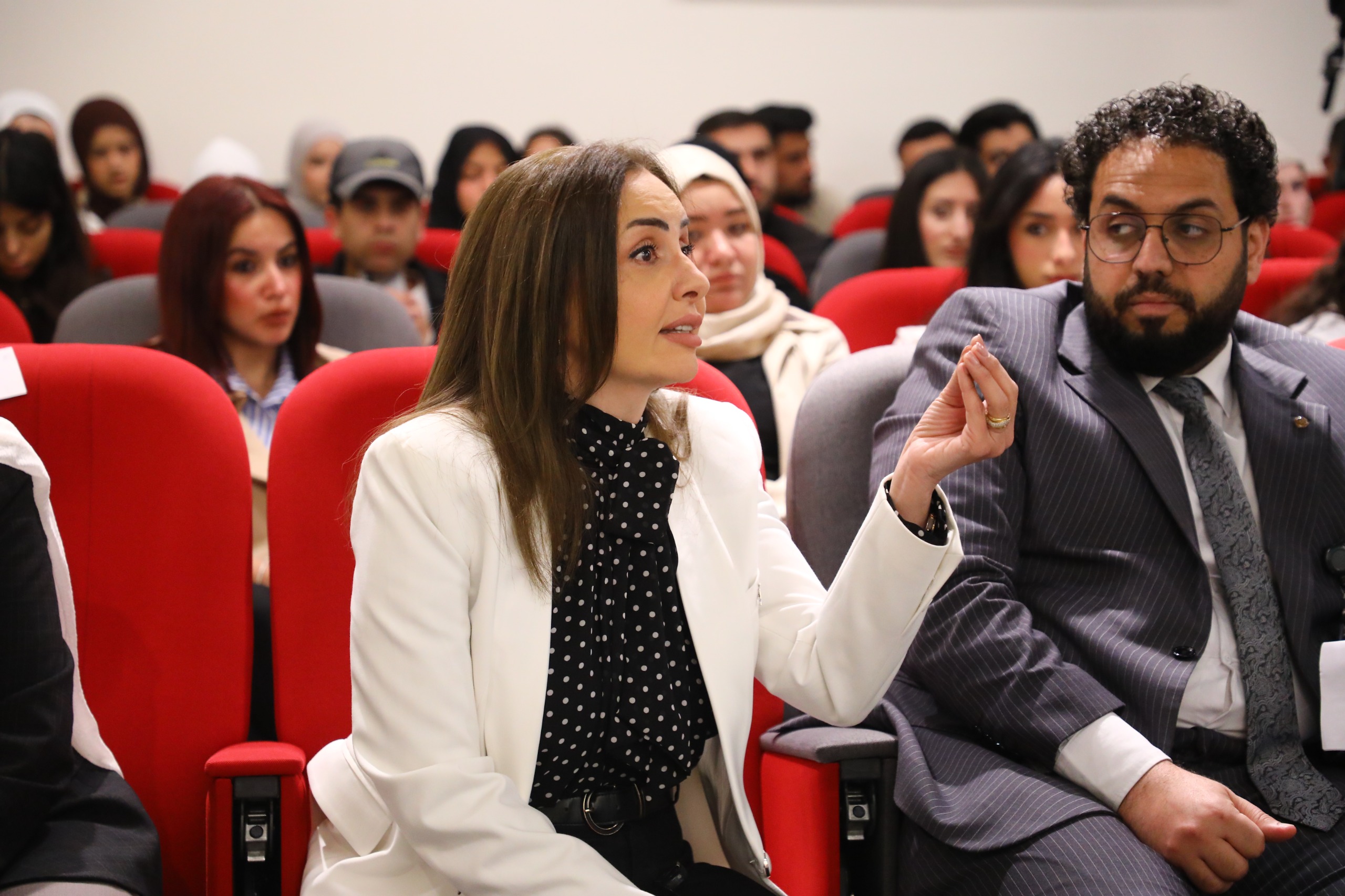 Madar Al-Saa Images 0.7898398412284461