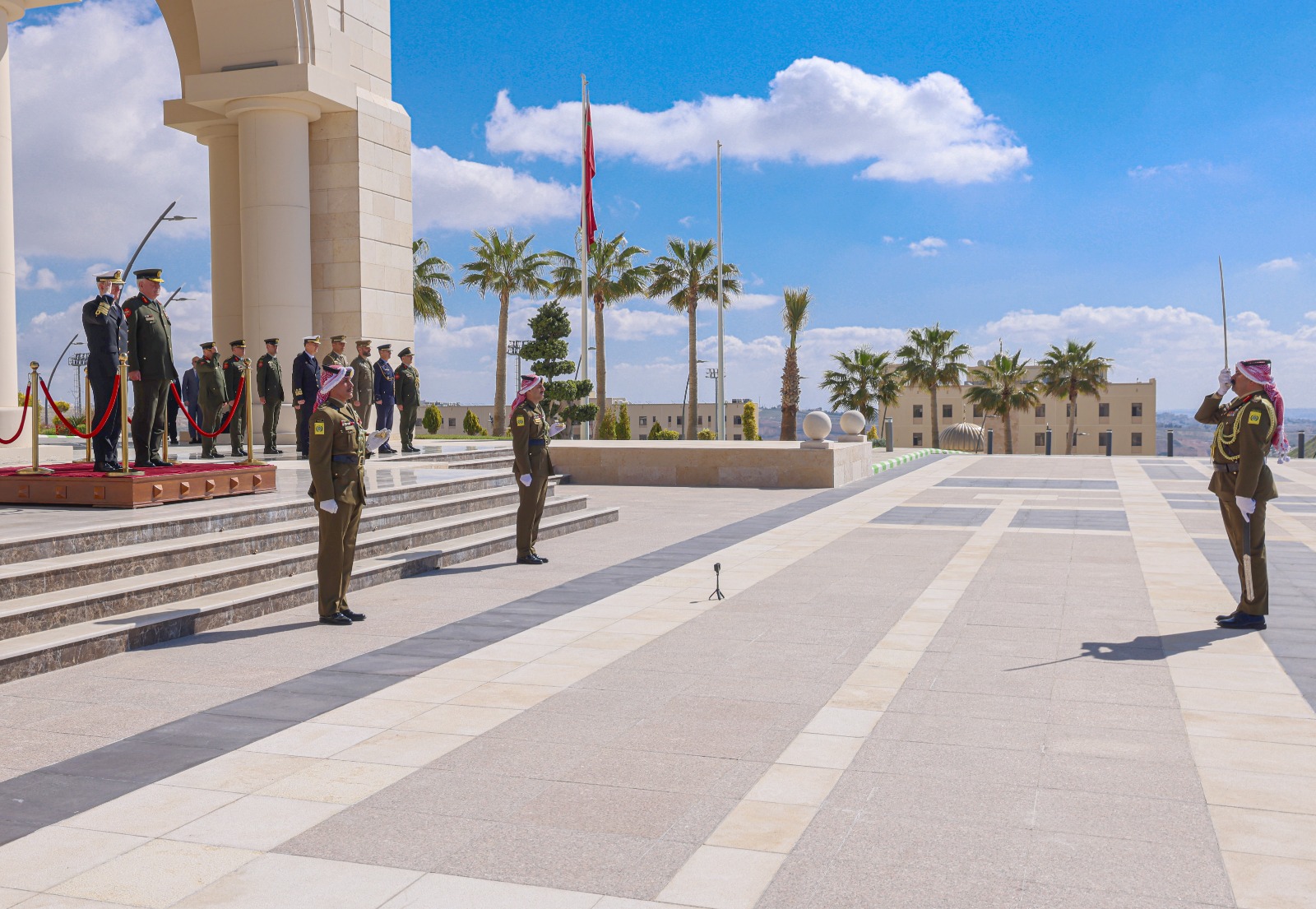 Madar Al-Saa Images 0.8979382930638118