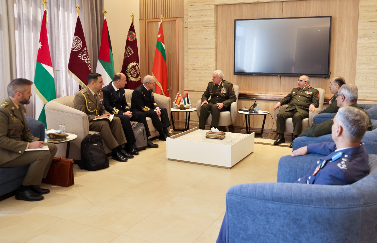 Madar Al-Saa Images 0.15111886201272817