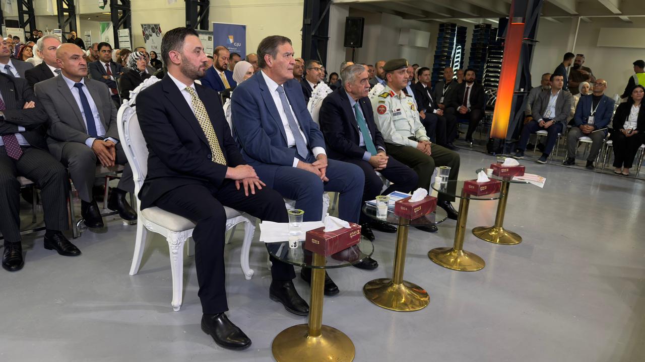 Madar Al-Saa Images 0.13378507108670723