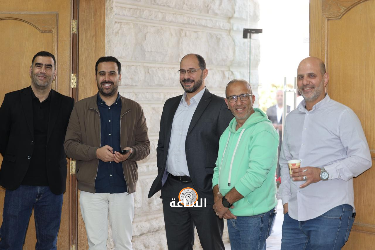 Madar Al-Saa Images 0.376852484914185