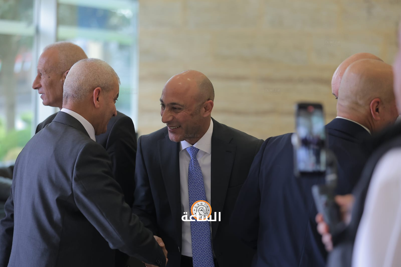 Madar Al-Saa Images 0.7462989145887072