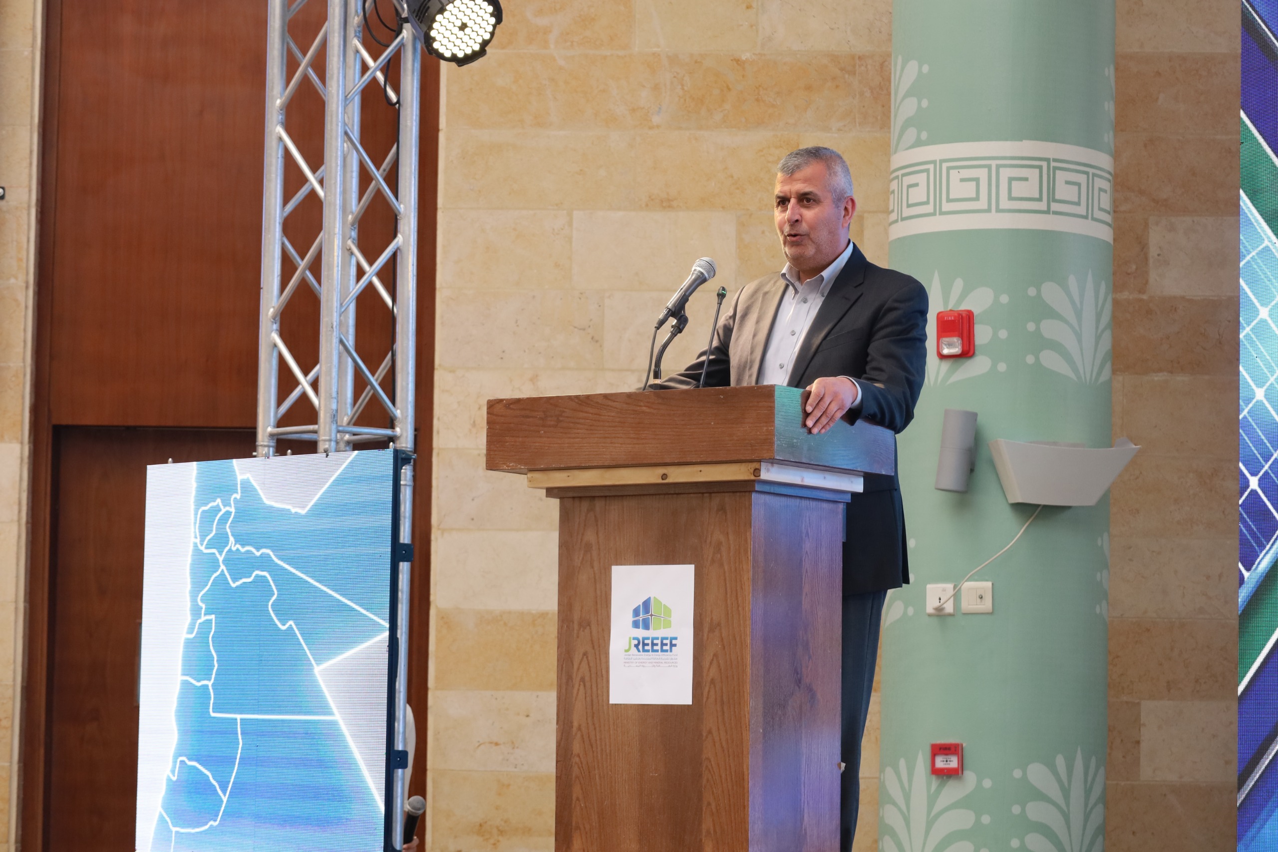 Madar Al-Saa Images 0.10041804875128313