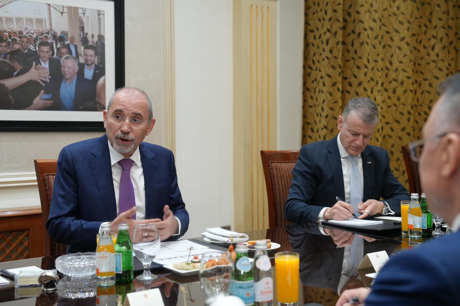 Madar Al-Saa Images 0.8840007774529316