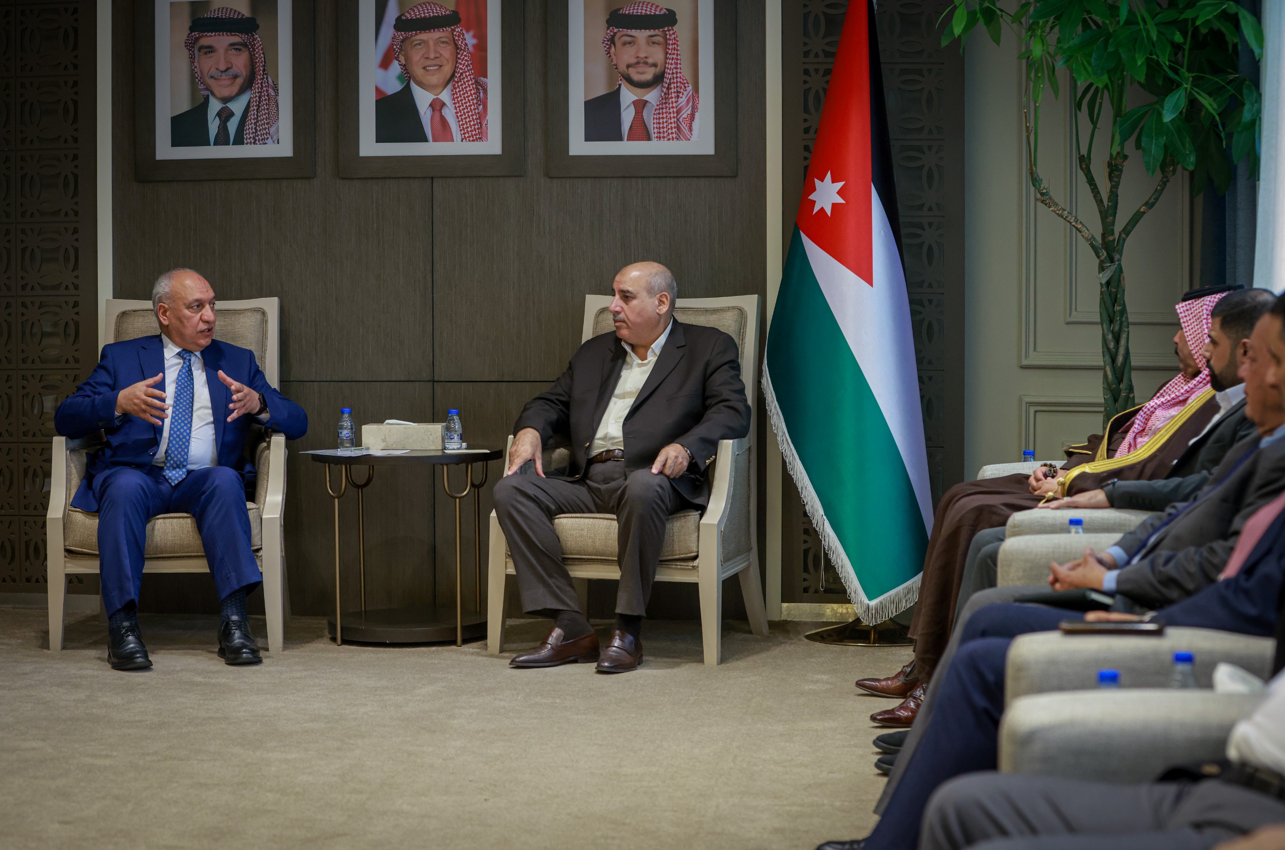 Madar Al-Saa Images 0.46724035945507003