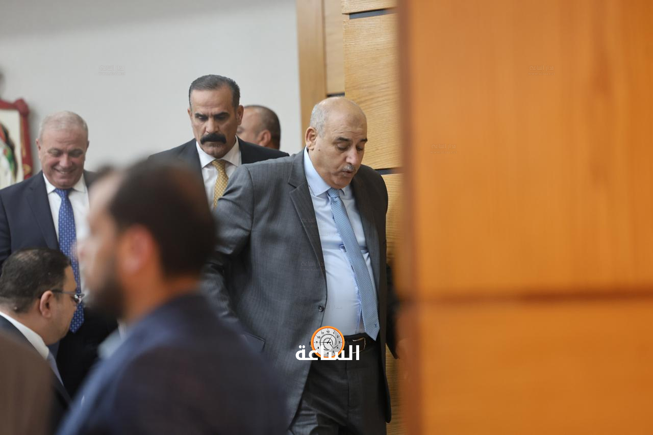 Madar Al-Saa Images 0.12217716379305965