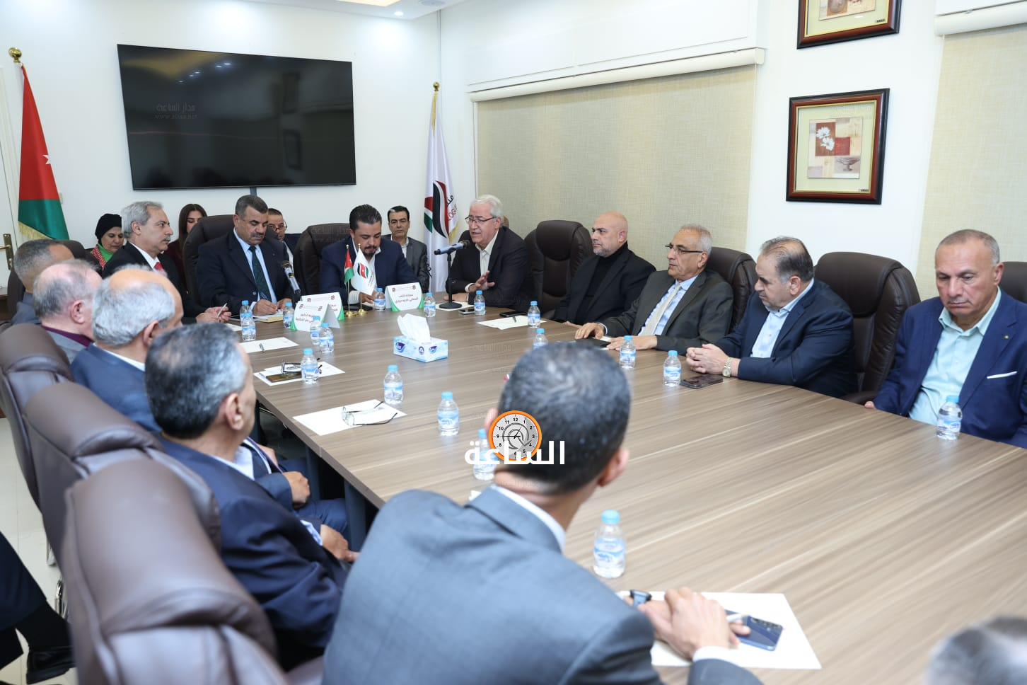 Madar Al-Saa Images 0.16041306401274136