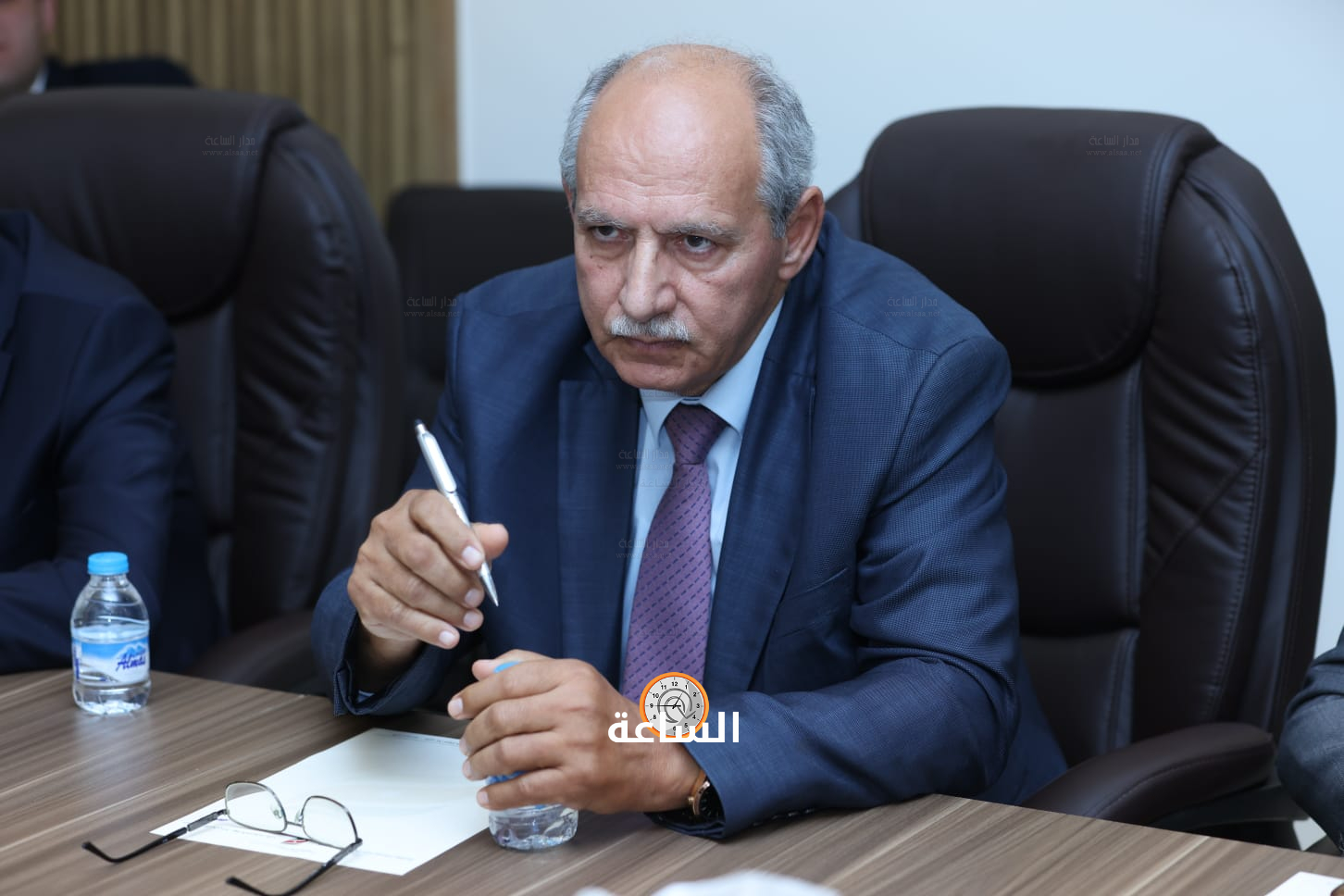 Madar Al-Saa Images 0.997271075687622