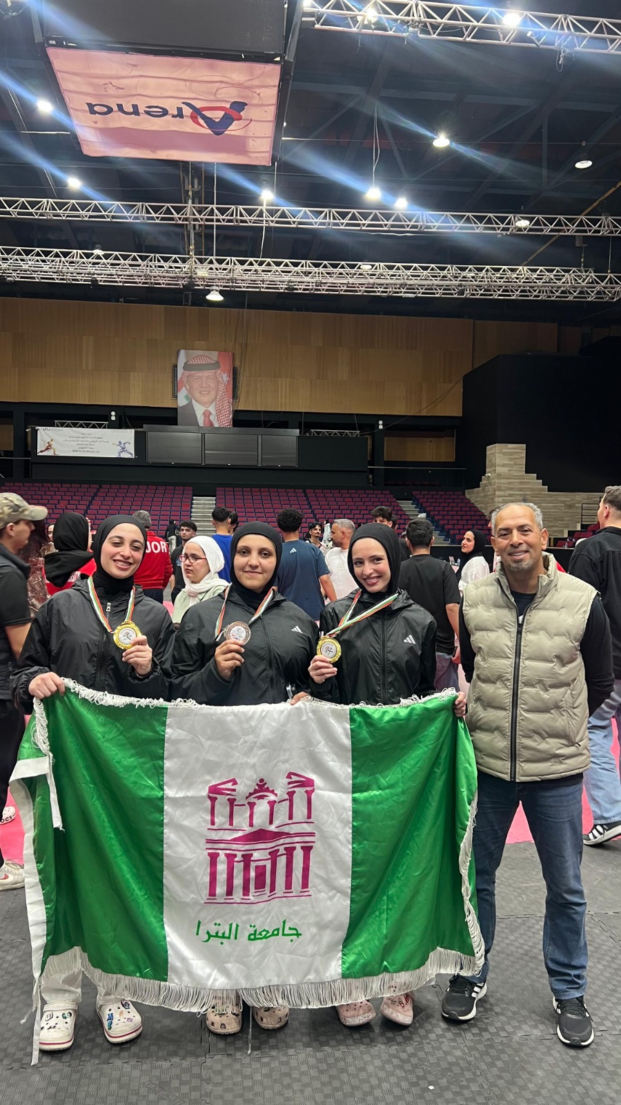 Madar Al-Saa Images 0.6068669951663835