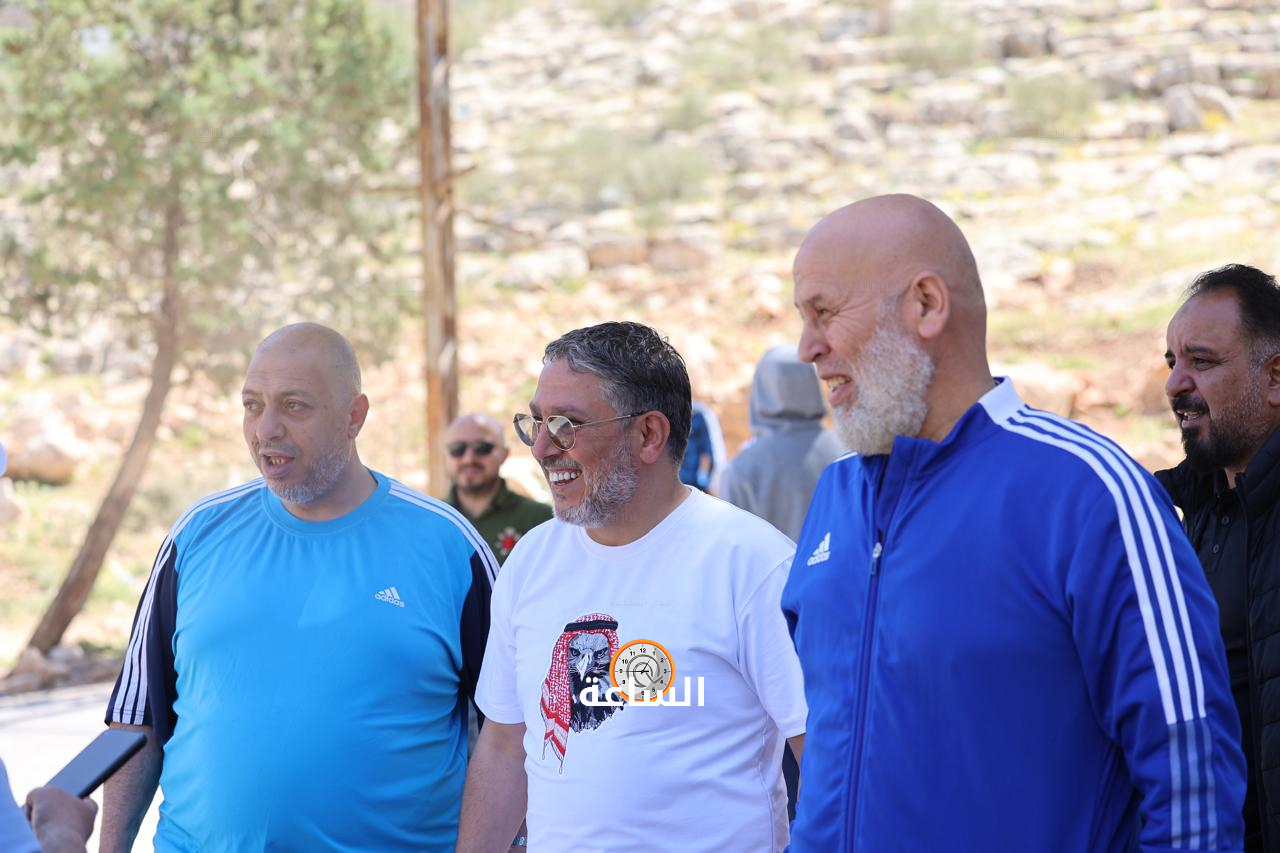 Madar Al-Saa Images 0.4829128363379529