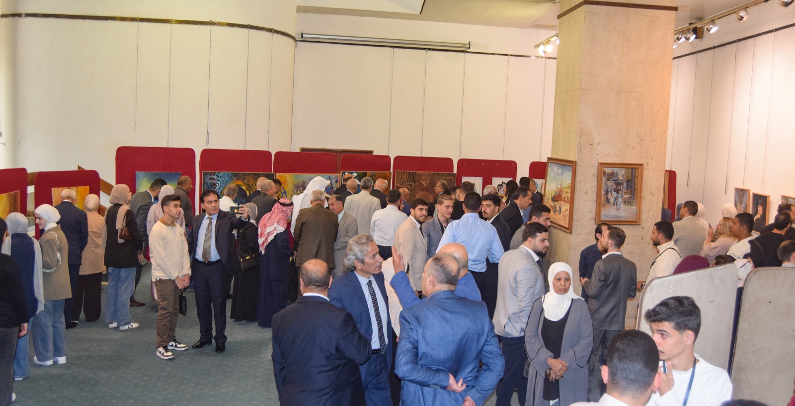 Madar Al-Saa Images 0.11734088836735201