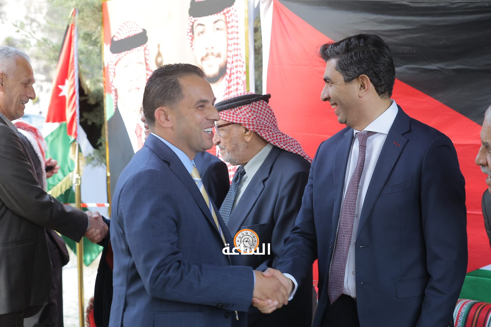 Madar Al-Saa Images 0.9004140587795922